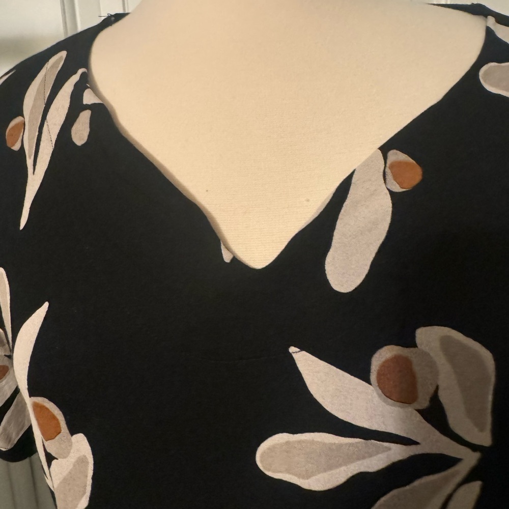 Masai size medium black floral short sleeve dress EUC - Picture 8 of 10